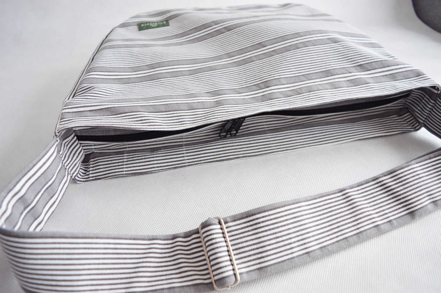 Gray white stripes crossbody bag bike messenger bag horizontal stripes 1.1 BASIC COLLECTION