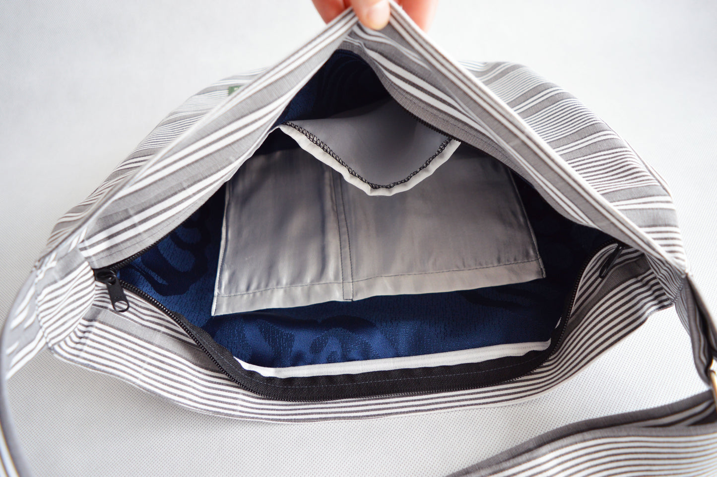 Gray white stripes crossbody bag bike messenger bag horizontal stripes 1.1 BASIC COLLECTION