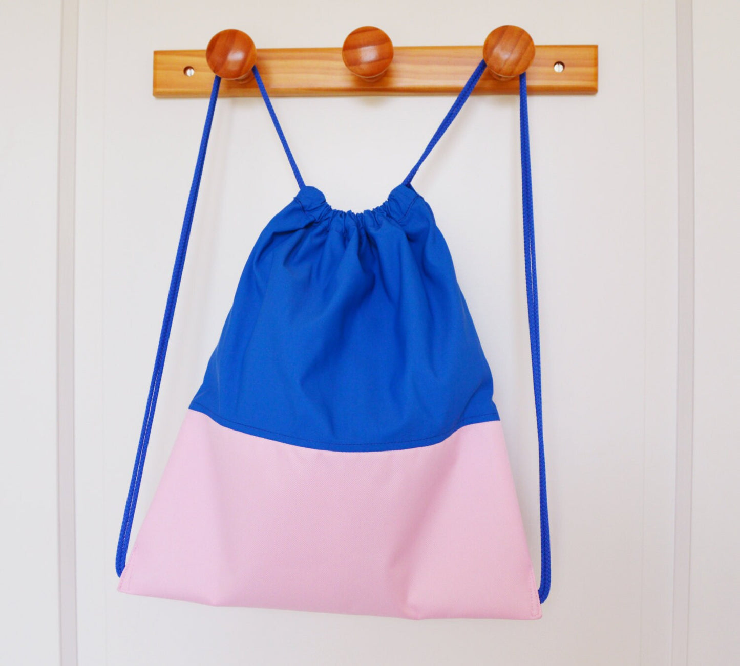 Summer gym bag backpack beach festival bag water resistant waterproof color block blue pink rose quartz hipster colorful minimalist backpack