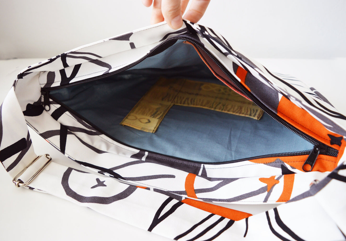 White gray bike crossbody bag bike messenger bag with orange berry 1.1 BASIC COLLECTION