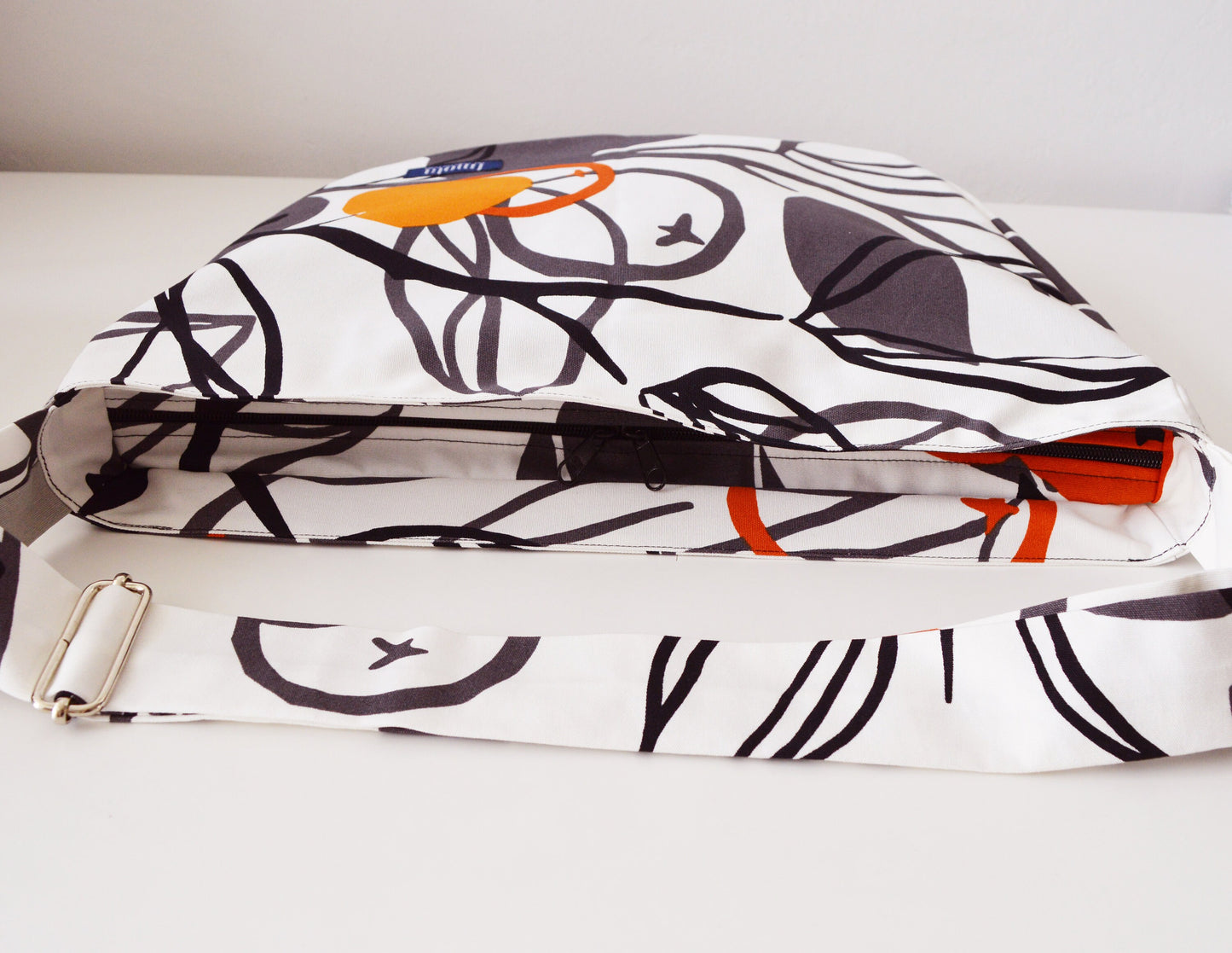 White gray bike crossbody bag bike messenger bag with orange berry 1.1 BASIC COLLECTION